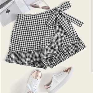 Ruffle tie side skort